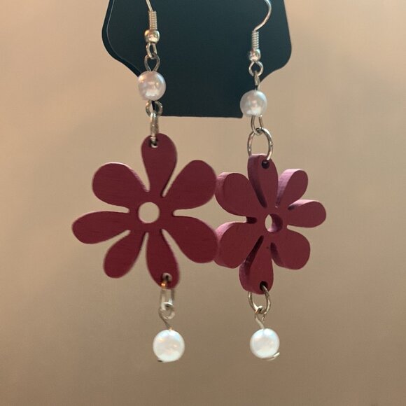 🌸 Handmade Pink Wooden Flower with Faux Pearls – Set (Bracelet + Earrings) - Picture 5 of 12